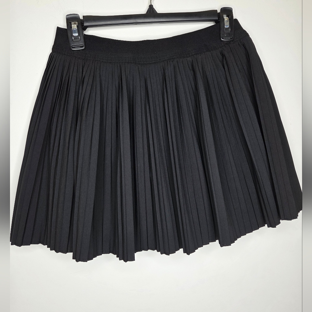 Never Not Hustling Size M Chic Black Pleated Mini Skort (Skirt w/shorts)